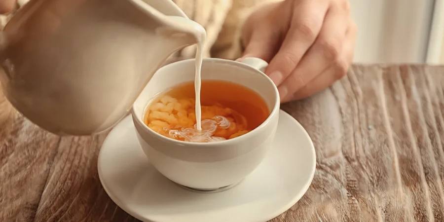 Dlaczego należy dodawać mleko do herbaty